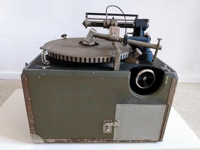 Neumann R21 Foil Cutter