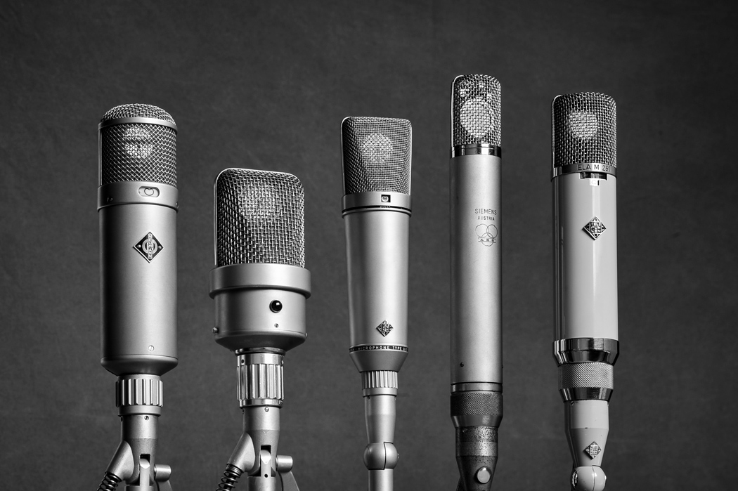 Покажи микрофоны. AKG c12 микрофон. AKG c12 Vintage. Neumann u67. Ламповый микрофон Neumann u47.